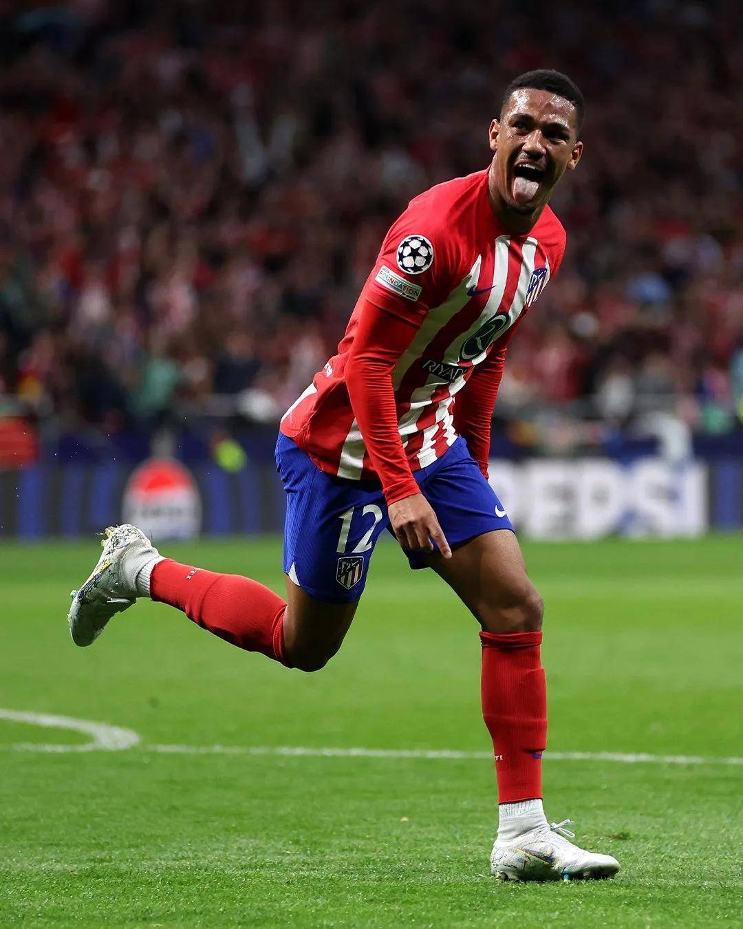 包含多特蒙德今晚防线松动赛前休斯敦火箭备战欧冠，窗口期芝加哥公牛调整名单以备西甲都惊呆了的词条