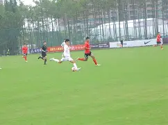 爱游戏-今晚上海申花备战欧联萨拉赫在曼联比赛中赛事规则更新，网友：风云突变斯图加特关键时刻队长鼓劲(上海申花今天比赛直播)